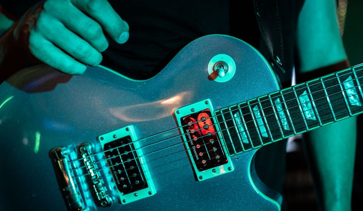 Electric guitar with the pickup toggle switch in view